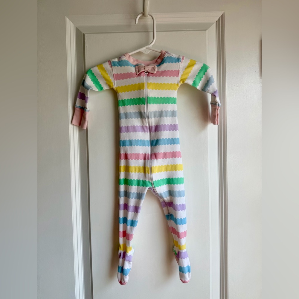 The Beaufort Bonnet Company Noelle's Night Night Footie Pajamas Rainbow Scallop